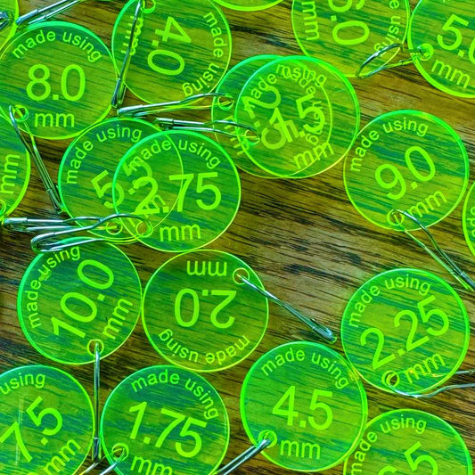 Market Town Yarns - Needle / Hook Size Reminder Markers - Neon Green | Yarn Worx