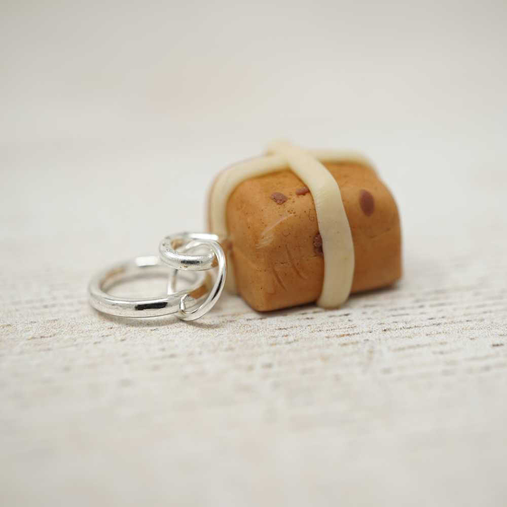 Handmade Polymer Clay Stitch Marker / Progress Keeper - Hot Cross Bun | Market Town Yarns