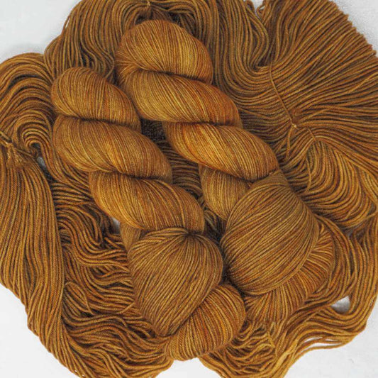 Sticky Toffee hand dyed yarn in rich golden brown, caramel and amber tones | Market Town Yarns