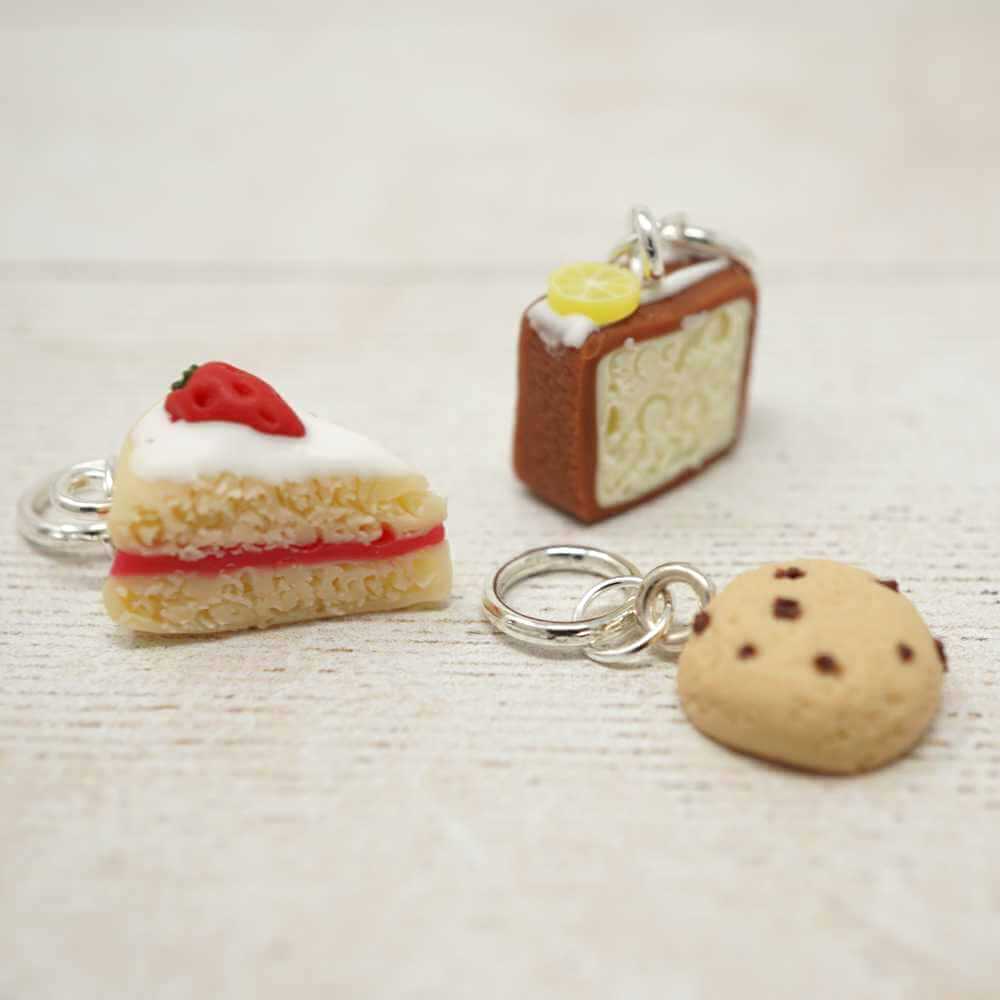 Handmade Polymer Clay Stitch Marker / Progress Keeper - Jammie Biscuit | Market Town Yarns